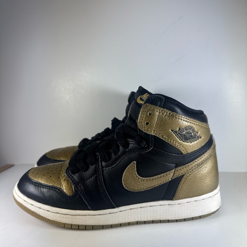 Nike Air Jordan 1 Retro High OG Black Metallic Gold Size 4Y Kid’s Sneakers